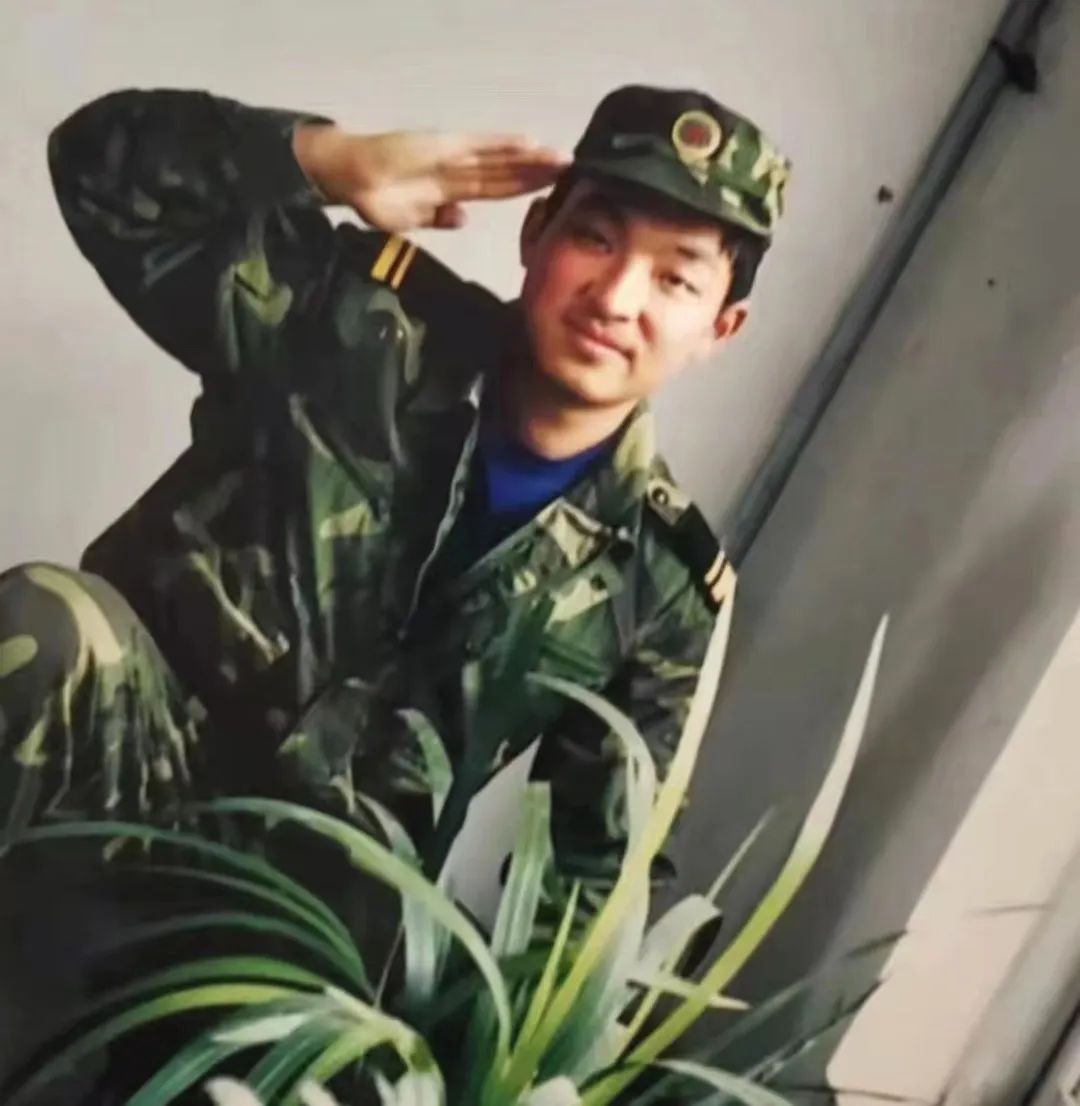 飒爽英姿军装,看看自己穿上军装的飒爽英姿