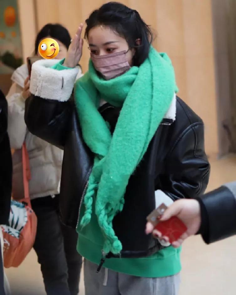 赵丽颖和张小斐同台穿的衣服,张小斐赵丽颖粉色大衣