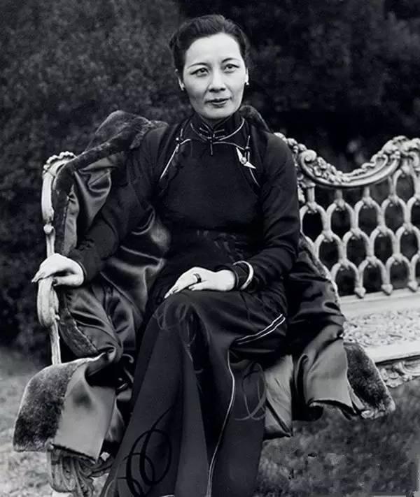 我国领导人都是如何评价蒋介石的?周总理评语中肯,毛主席最精辟