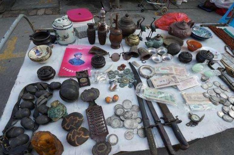 古代“夜壶”口这么小,女人怎么用?看完才知古人智慧!