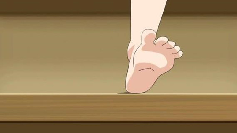 脚底板爱出汗怎么解决,脚底板爱出汗是什么原因造成的