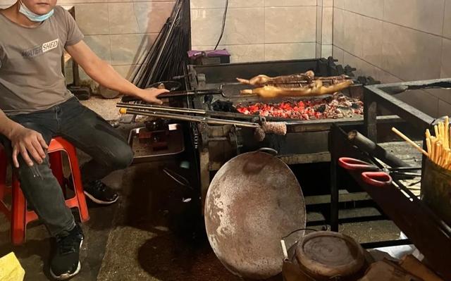 海南脆皮烧猪四十斤左右批发,在海南700元一只烤乳猪