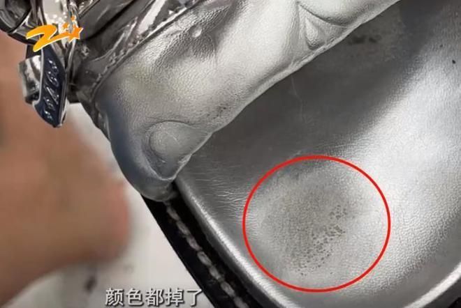 8千多LV拖鞋穿一个星期掉色,女子8500买lv拖鞋穿3次严重掉色