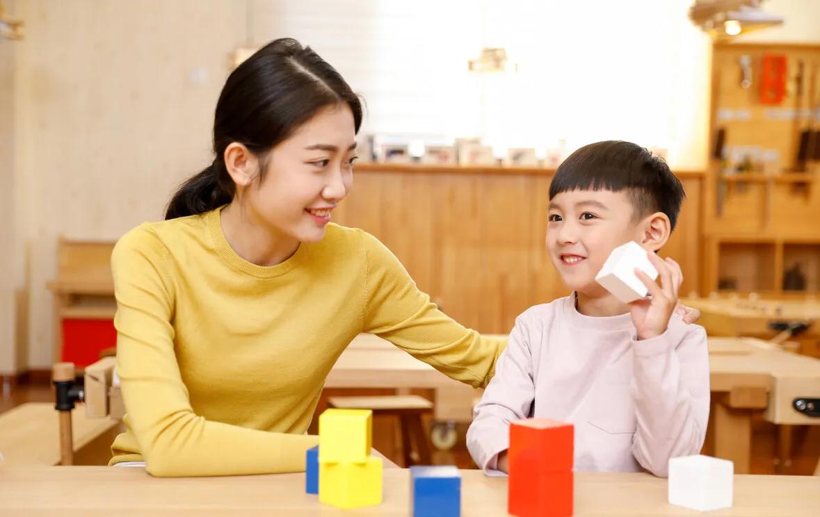 孩子上了一学期幼儿园，说再也不去了，你别忽略话中“求救”信号