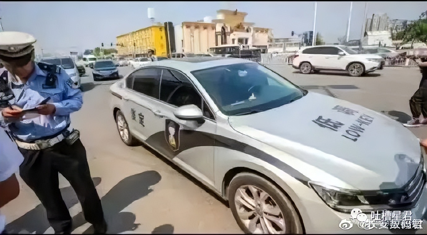 “3W4给女友买战损风上衣...”啊啊啊转身后当场裂开了!