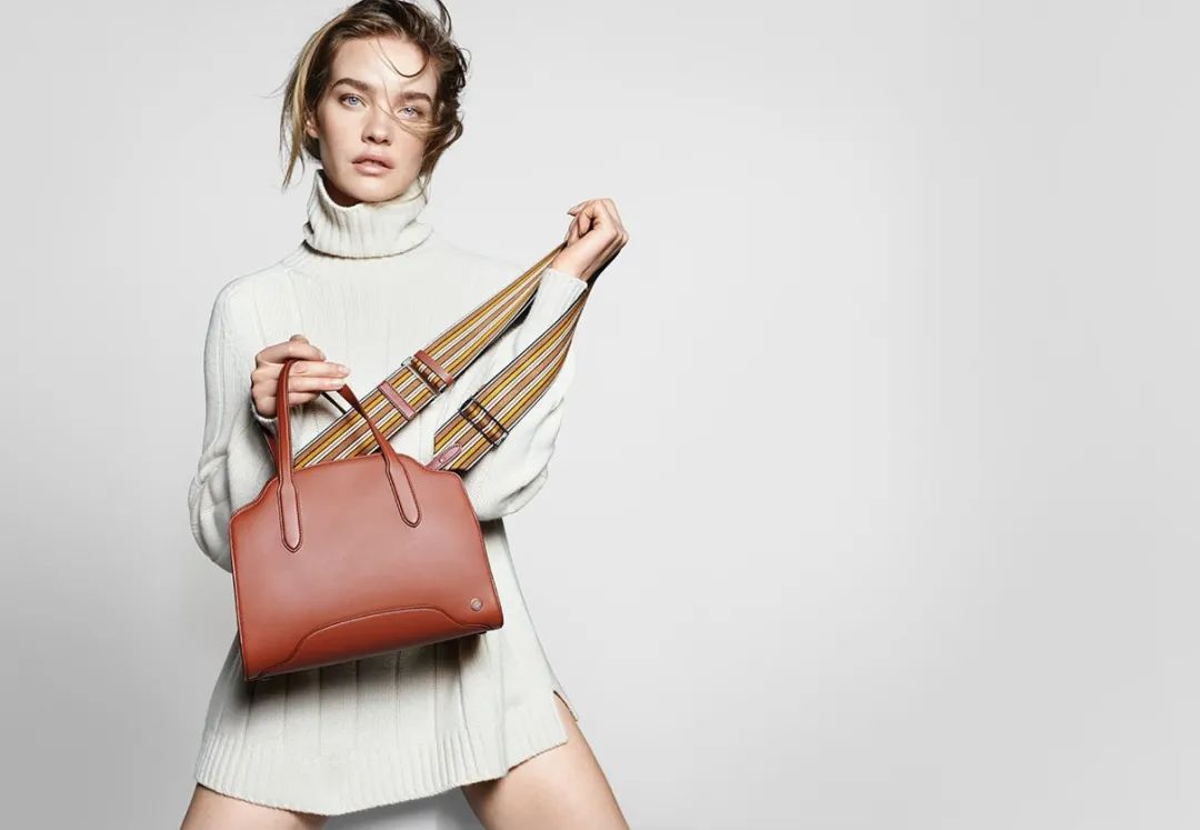 孟晚舟穿的白色连衣裙是什么品牌,孟晚舟同款连衣裙大码