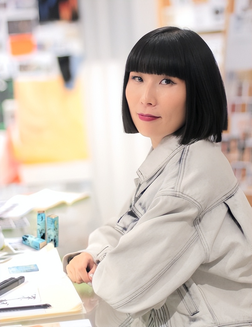 雅诗兰黛彩妆中国风图片,雅诗兰黛圣诞限定彩妆礼盒