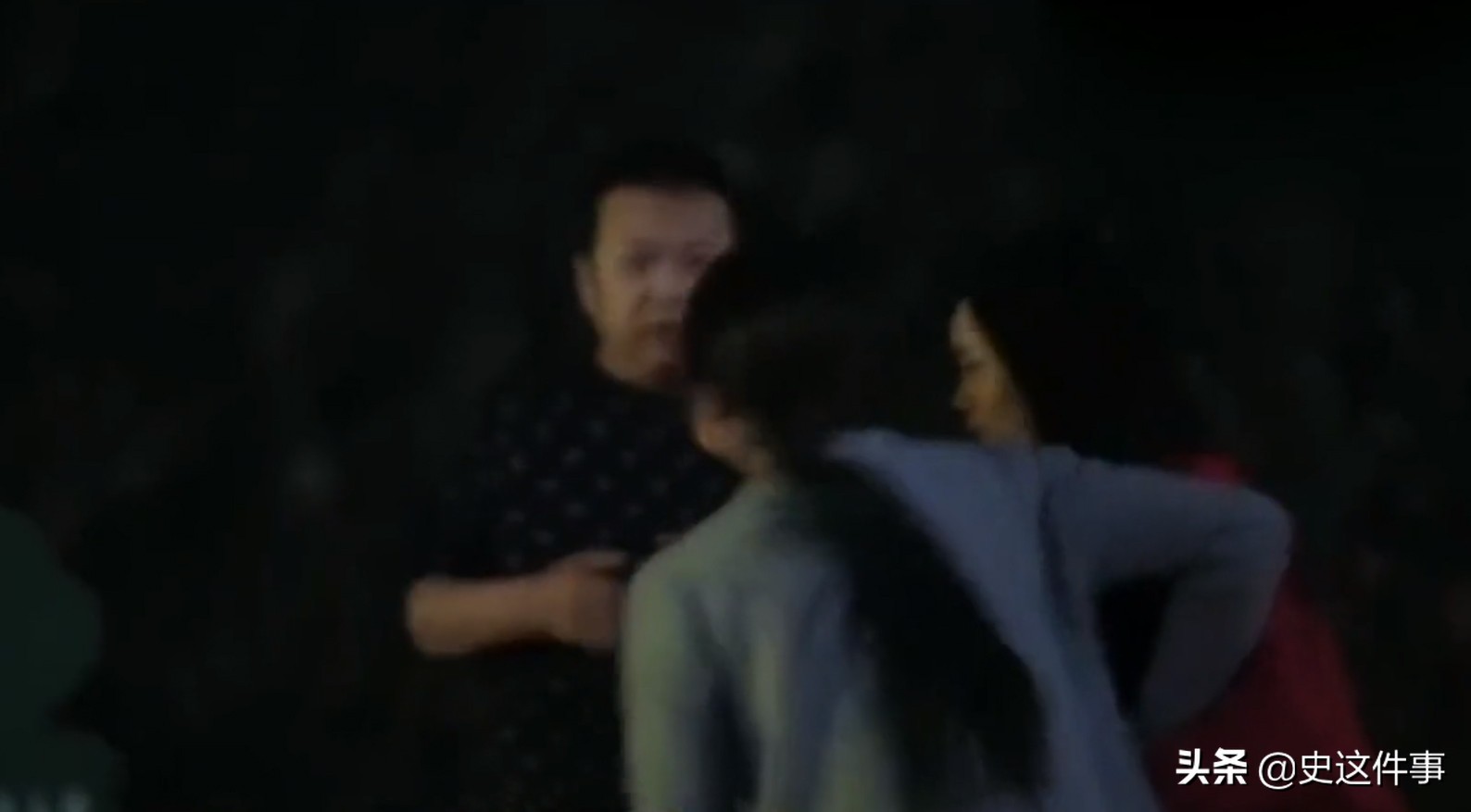 杭州钱塘江一小伙跳河救人,杭州三个小伙救人落水