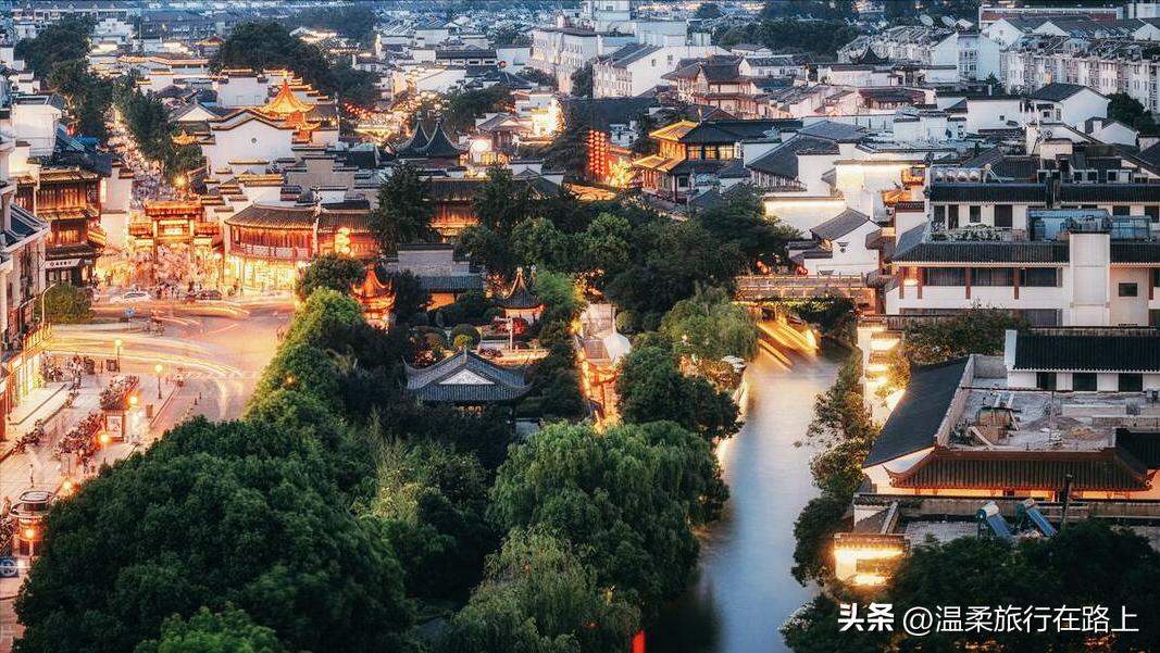 南京夫子庙秦淮风光夜景,南京夫子庙秦淮河夜景游玩的人