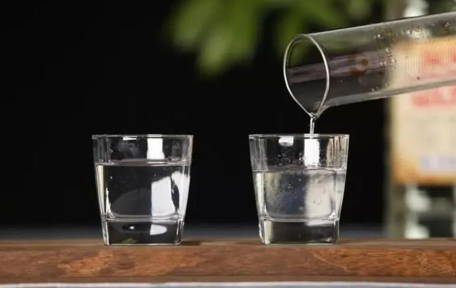 怎么鉴别白酒的好坏是不是粮食酒,白酒如何鉴别纯粮食酒