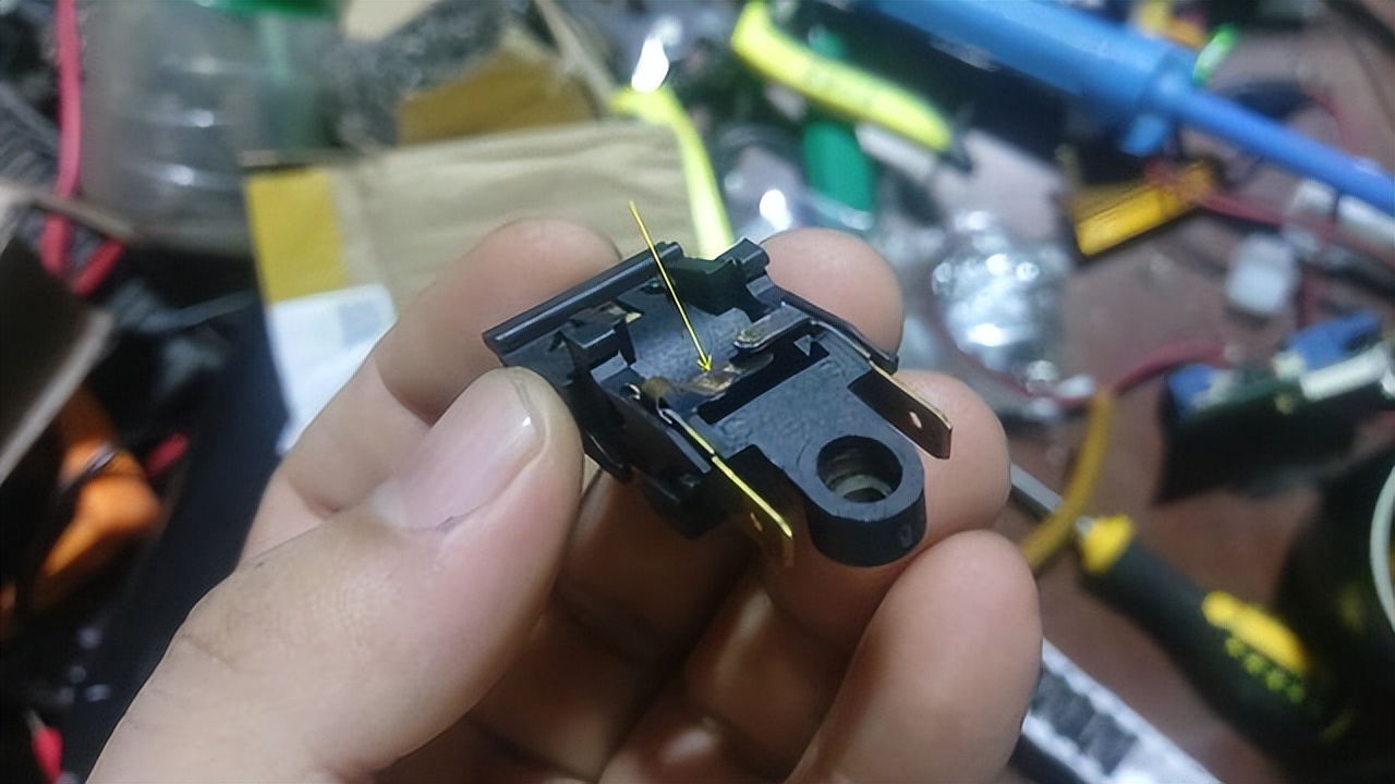 电热水壶蒸汽开关坏了怎么维修,电热水壶蒸汽开关坏了怎么换视频