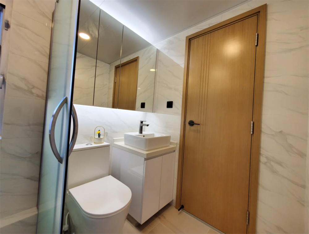 香港蜗居30平米一家三口穷开心,香港一家三口蜗居30平