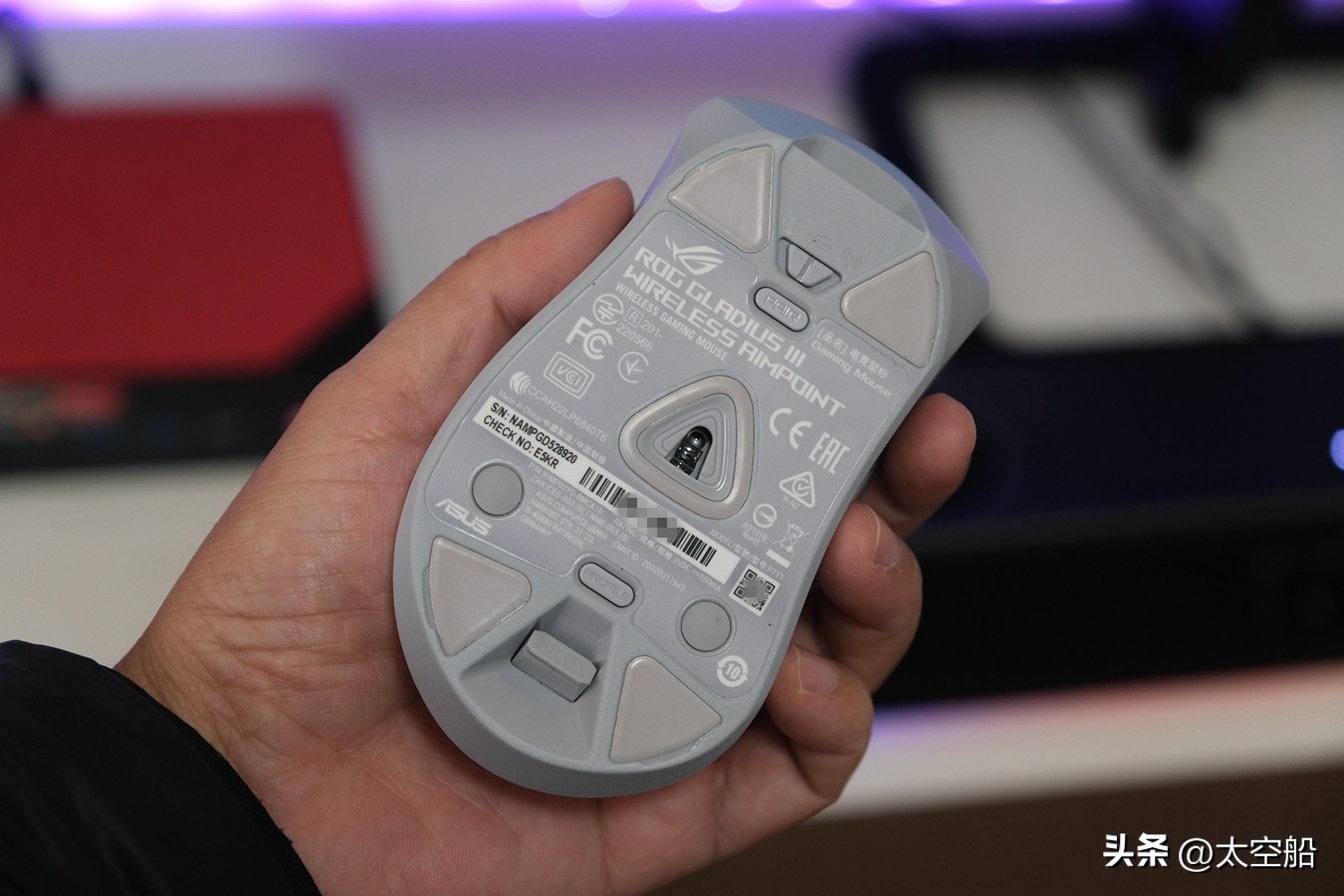 rog月刃无线鼠标aimpoint36k开箱,rog魔刃3鼠标评测
