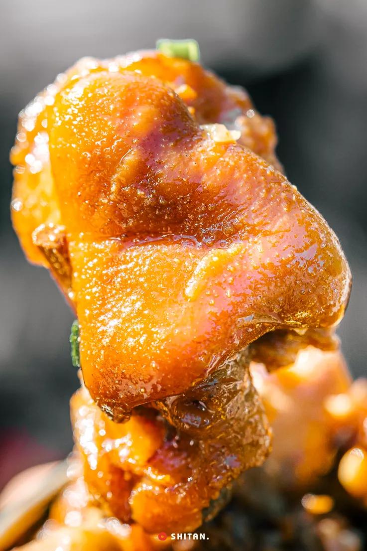 被套头了，「炸卤虎皮肥肠王」来了