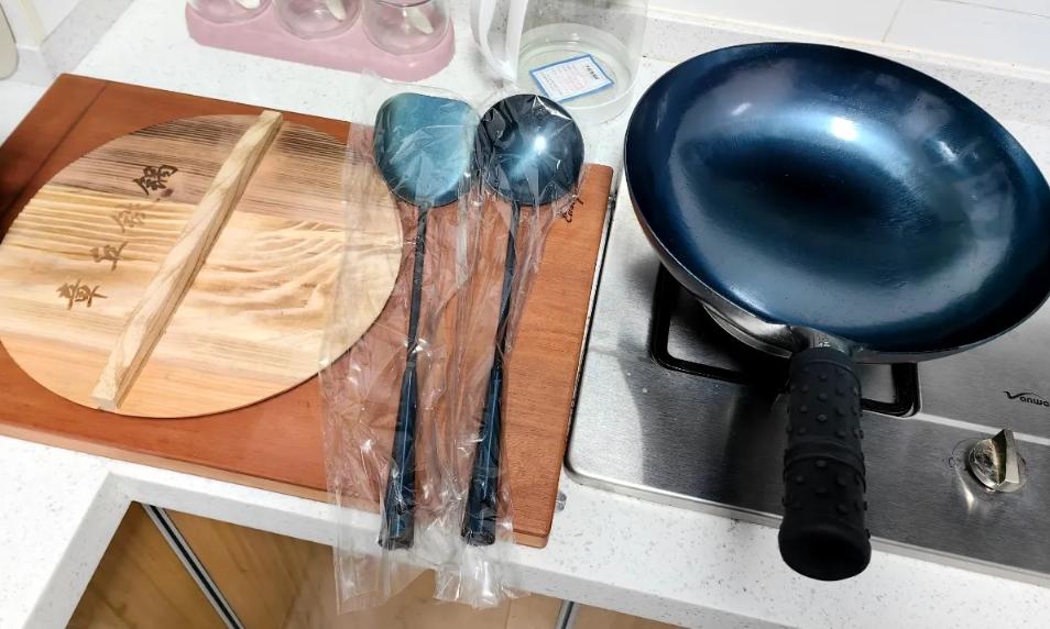 换过2次锅子我悟了，“不粘锅”和“铁锅”的差别，不是一点半点