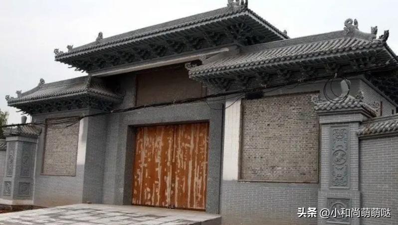 围墙大门高低标准尺寸,围墙大门忌高低的视频