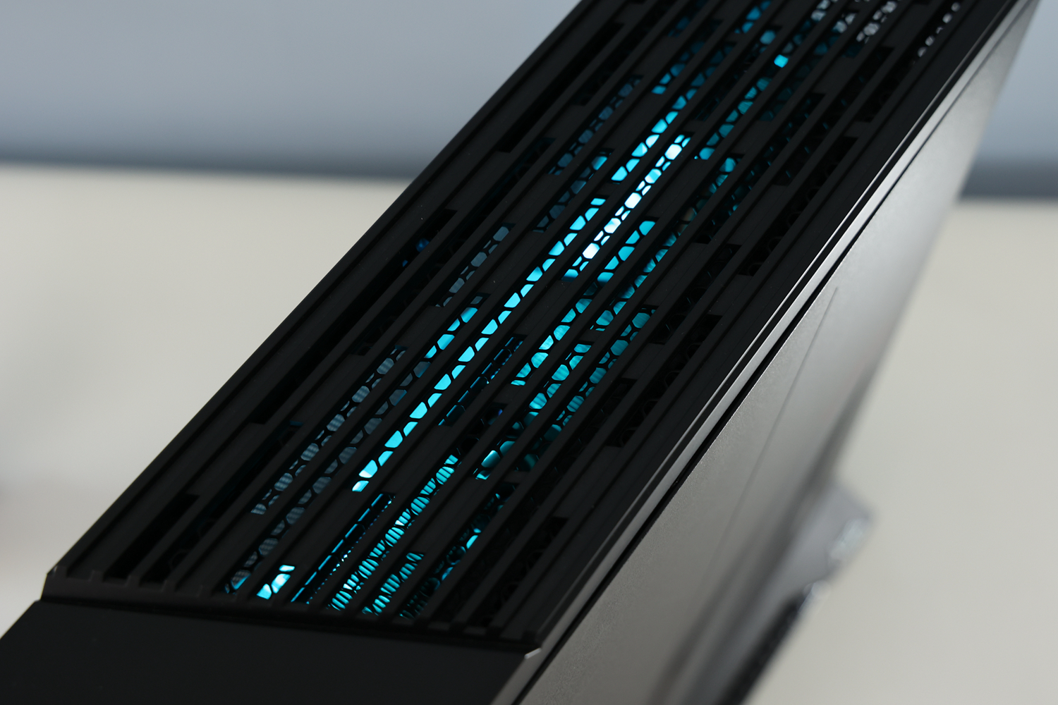 微星海皇戟迷你主机测评,微星海皇戟x几块固态