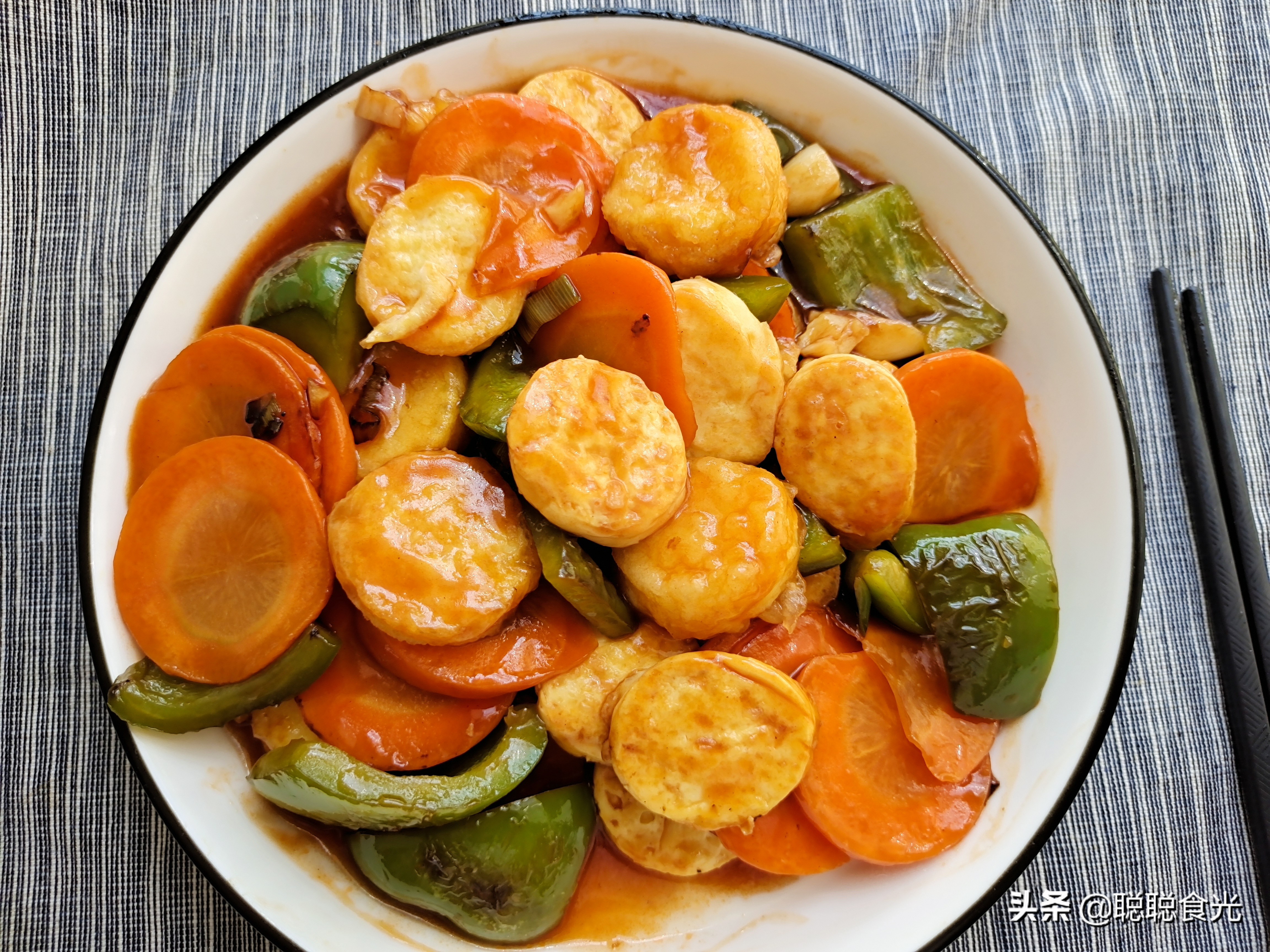 除夕年夜饭，推荐12道特色小炒，荤素搭配不单调，上桌先光盘