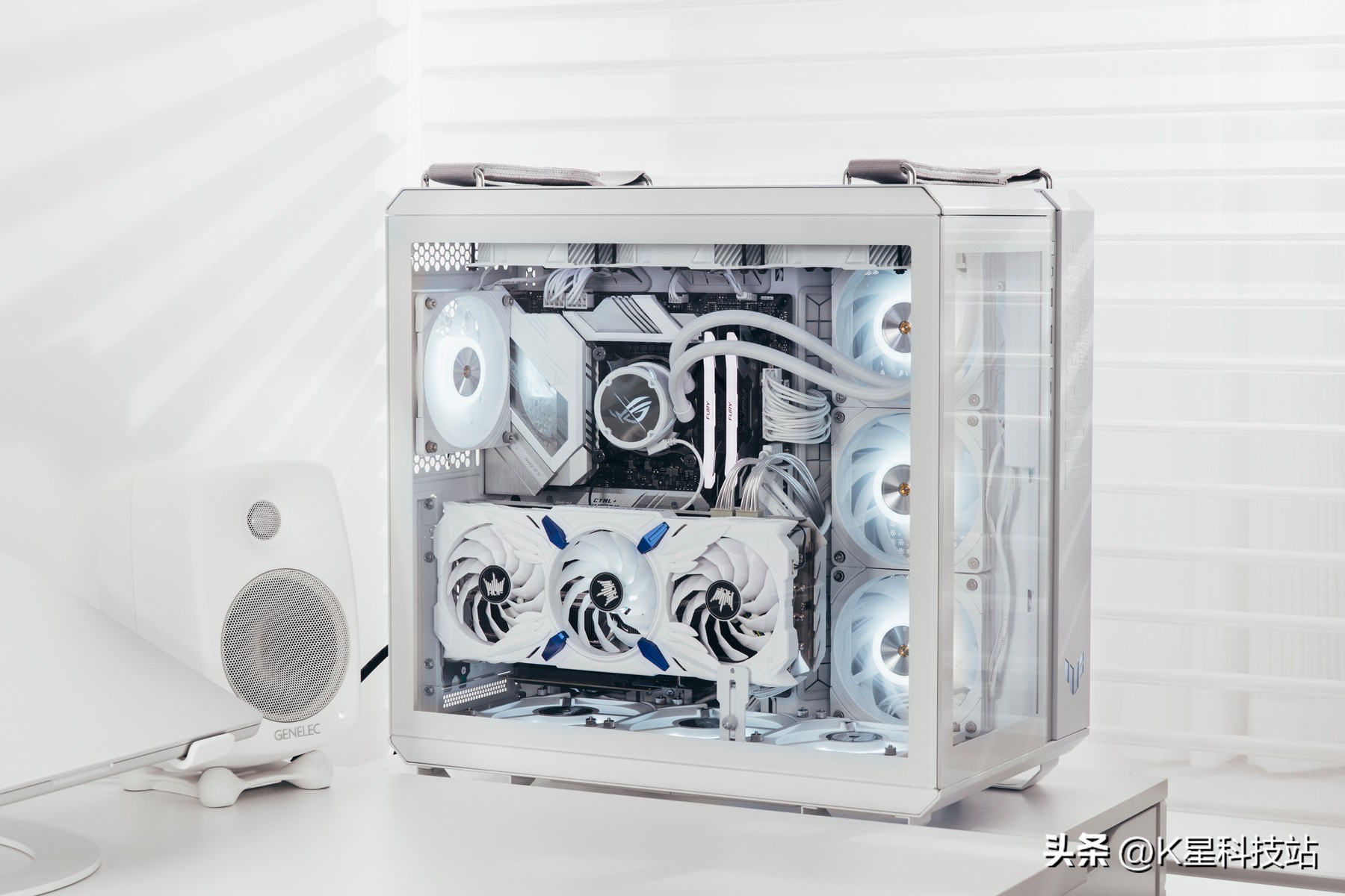 我的桌面我做主，一套平淡无奇白色系生产力+重度娱乐桌面分享