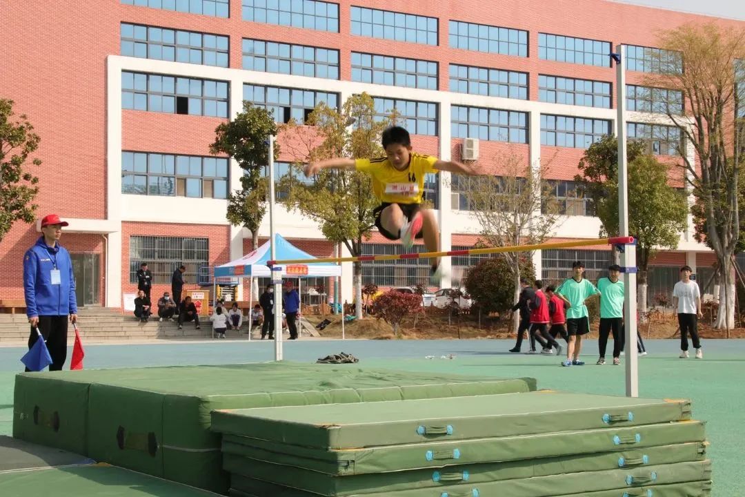 随县第三届“新华杯”中小学生运动会在炎帝学校举行