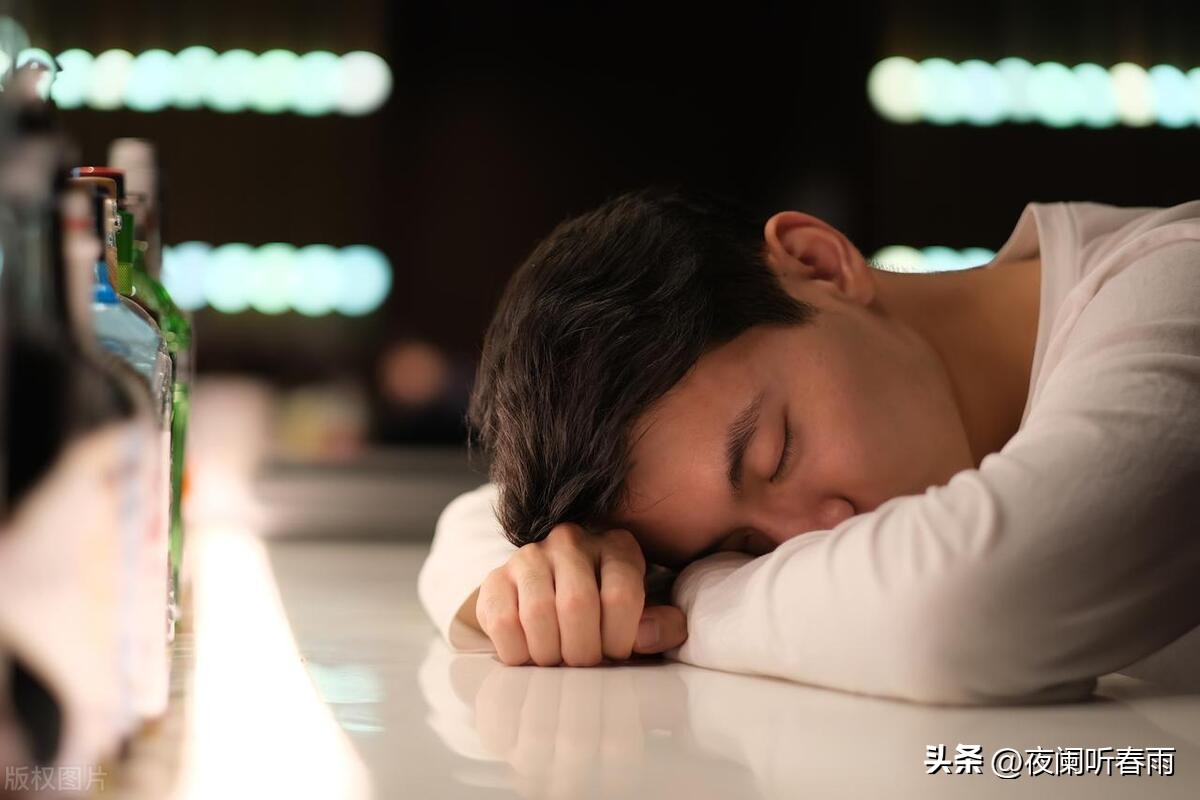 朋友喝醉了不在身旁怎么办,朋友喝醉酒了不肯睡觉怎么办