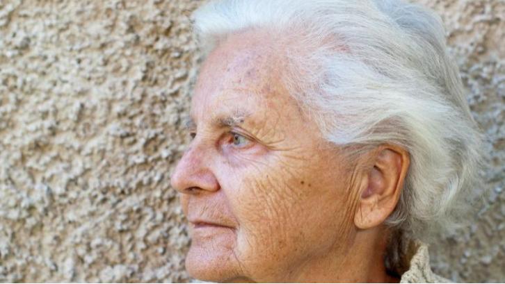 老人长老年斑是什么原因引起,老年人脚底长老年斑是怎么回事