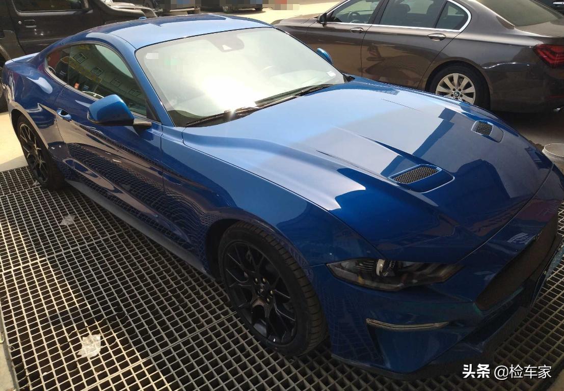 小伙子买了一台福特野马,小伙子买福特野马