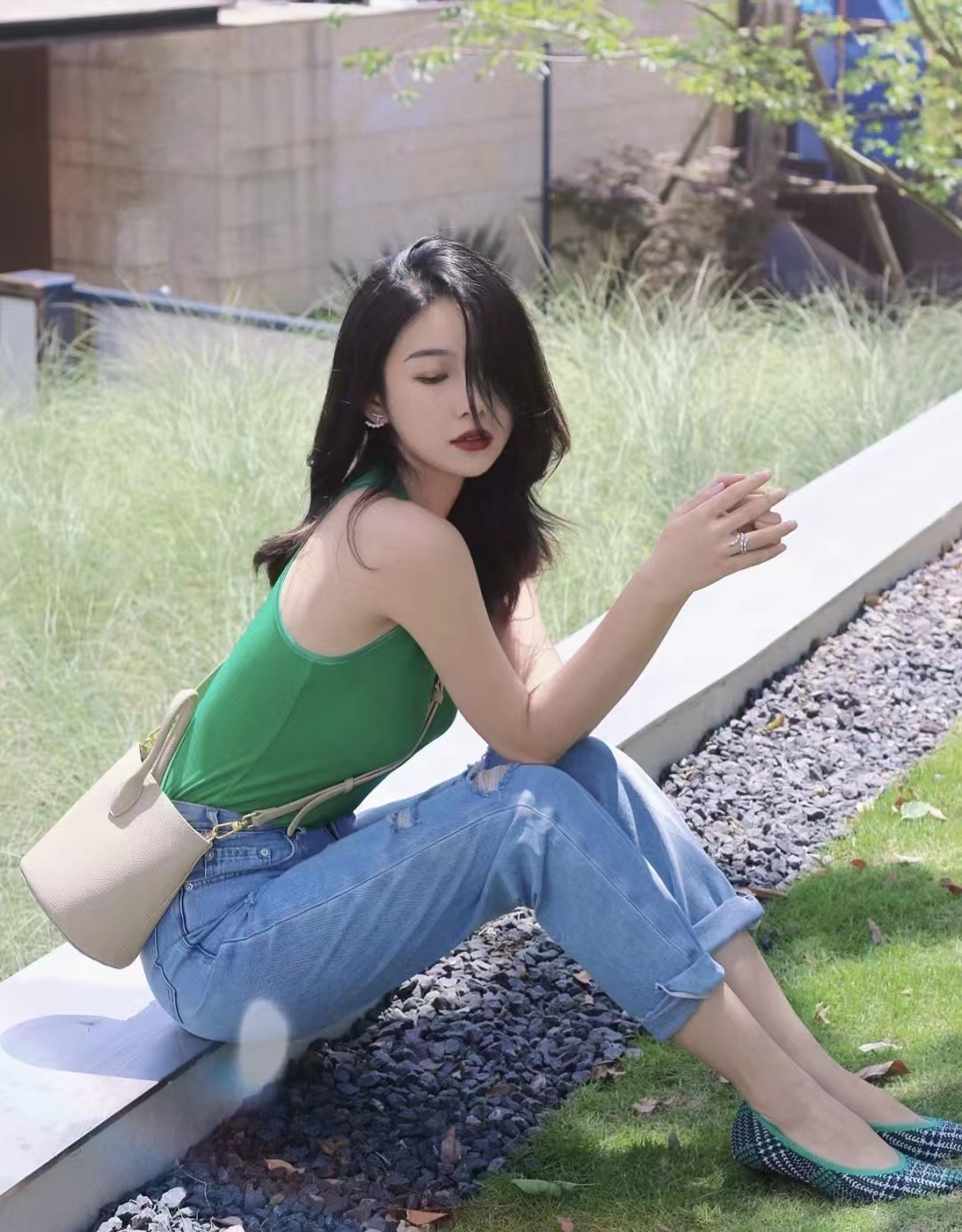 夏天穿什么衣服比较凉快,夏天穿什么衣服比较透气比较不会产生静电