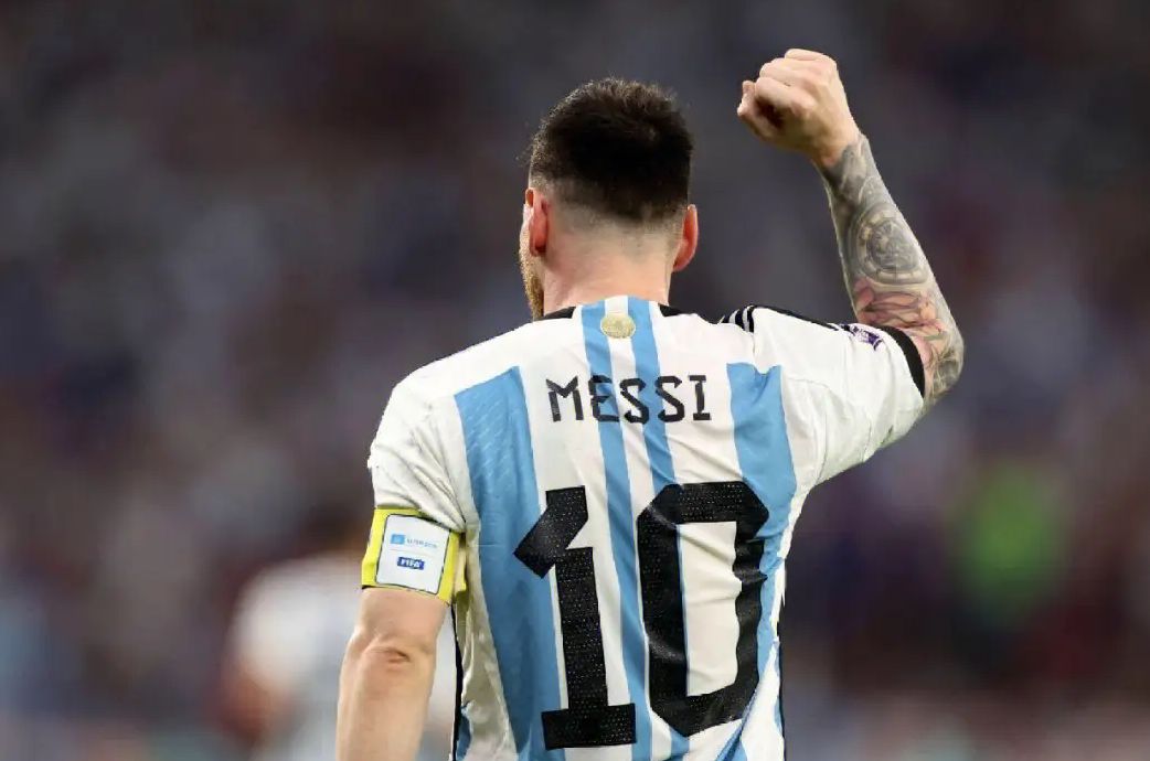 足坛转会最轰动,曝利雅得新月队报价梅西