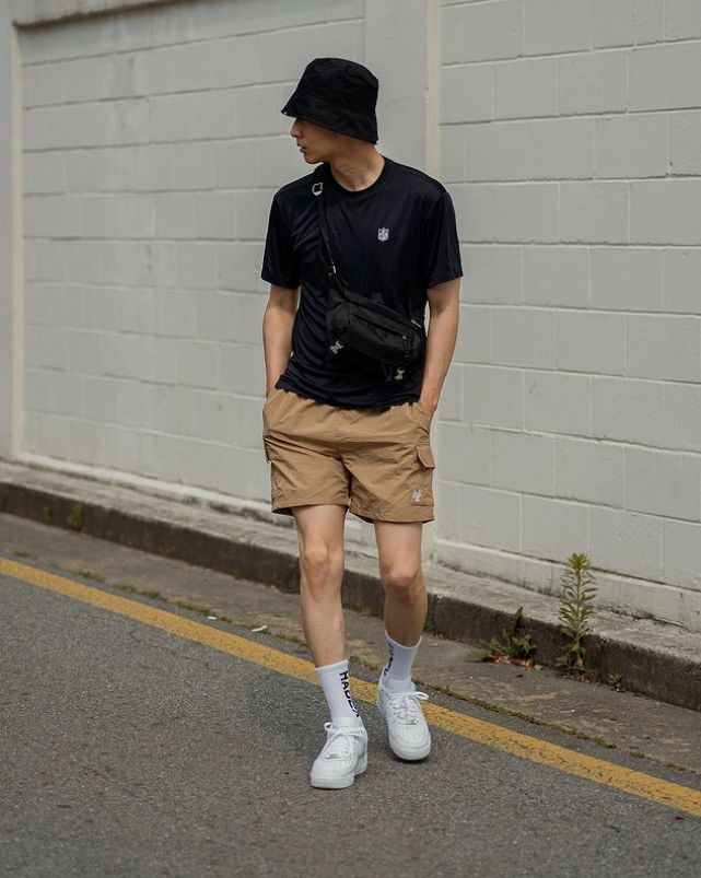 不到175的男生穿这3种裤子超显高,又胖又矮的男人穿什么裤子好看