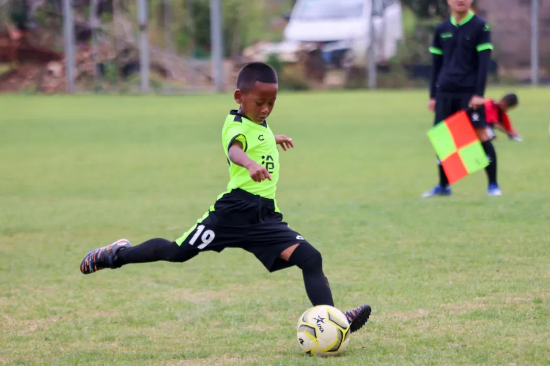 佤山足球少年,佤山少年足球队