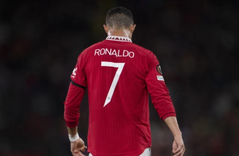 各个足球俱乐部球员的收入是多少,足球球员的收入来源