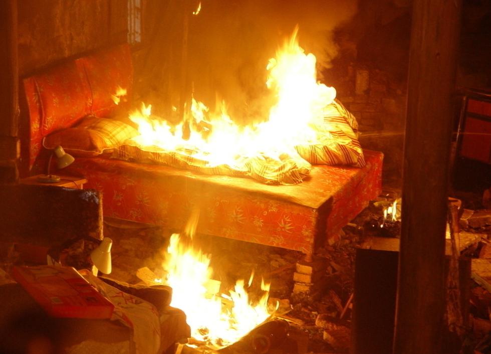 安徽大叔发明灭火器,发明灭火器灭火神器