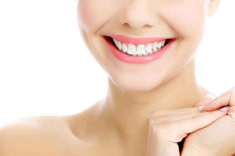 烤瓷牙和全瓷牙的区别看上去假吗,烤瓷牙和全瓷牙价格差多少