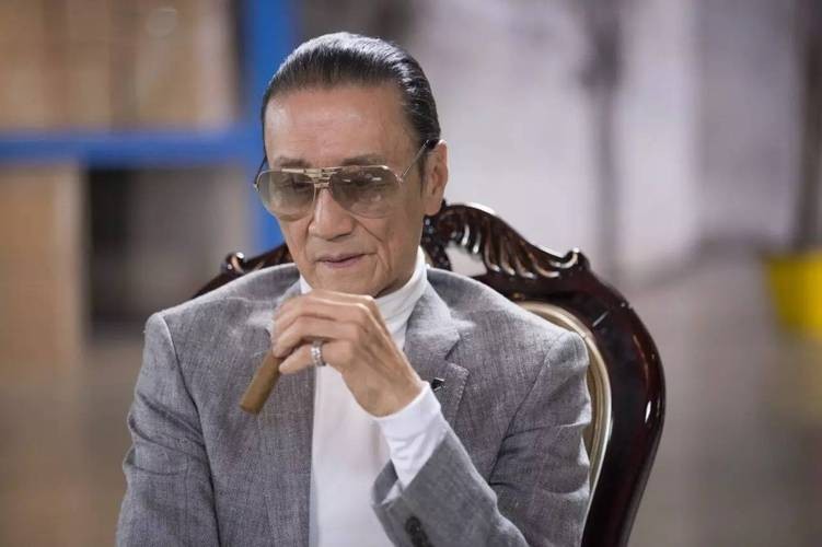 谢贤李小龙谁大,谢贤成龙