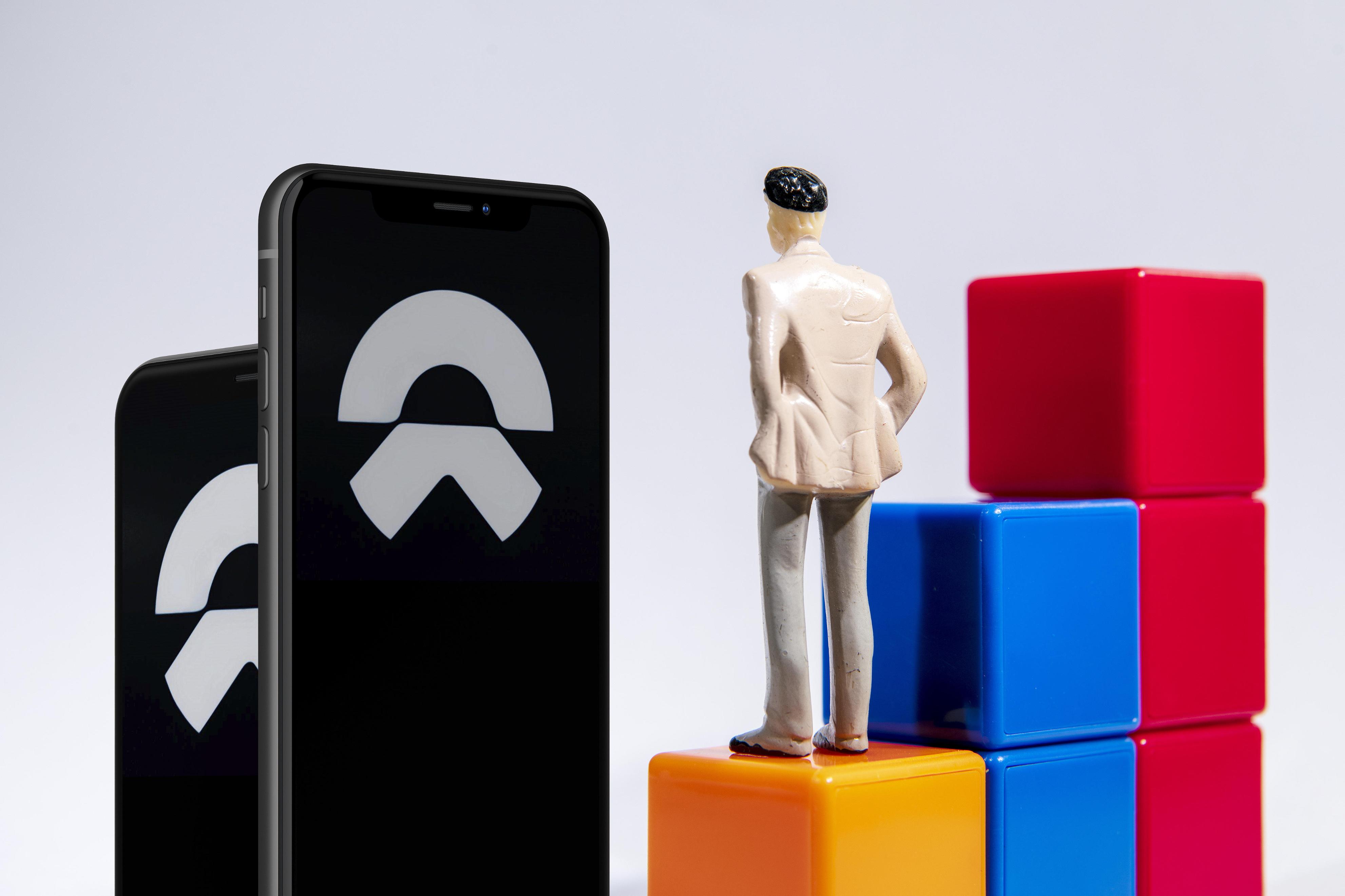 李斌李书福攒局，我去车企造手机