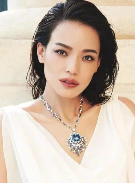 不是所有厚嘴唇都是香肠嘴！这5位女星嘴唇厚又性感，很有风韵