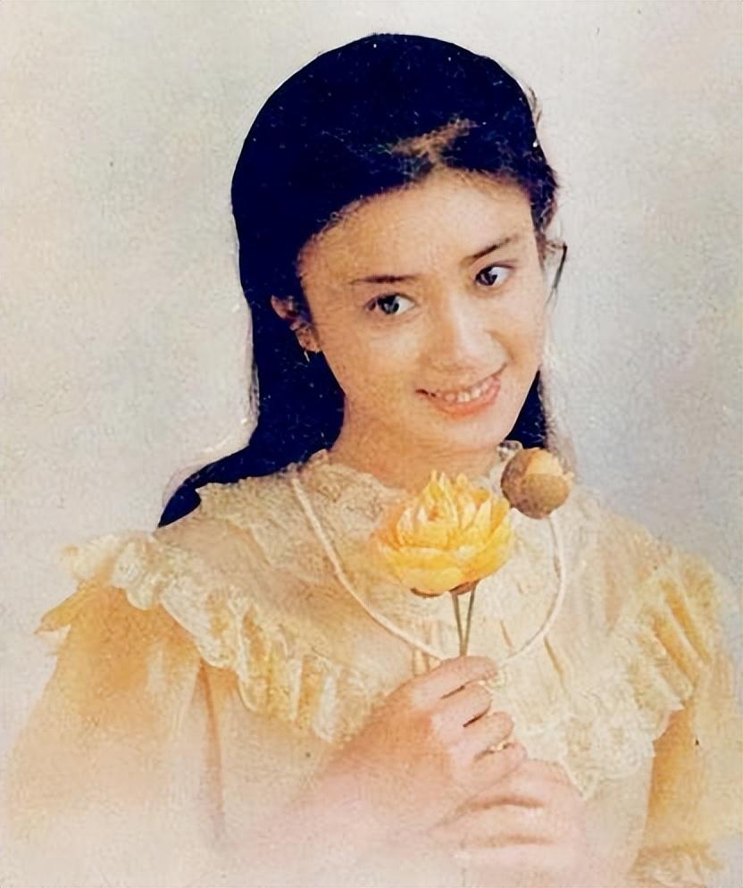 56岁傅艺伟曾是最美苏妲己,傅艺伟妲己最美瞬间为母祝寿