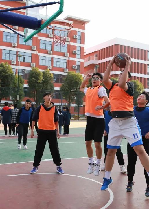 鐖辫繍鍔ㄦ墠鍋ュ悍鍥剧墖,杩愬姩寮哄仴浣撻瓌灞曠幇闈掓槬椋庨噰