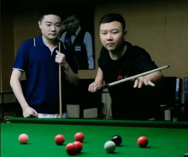 小伙自创台球杆法挑战丁俊晖,仙人杆法挑战丁俊晖原视频