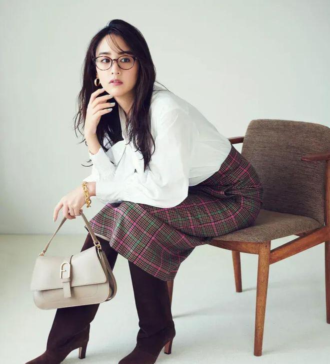 眼镜百搭不挑脸型显眼大粗框,时尚眼镜潮流搭配脸型教程