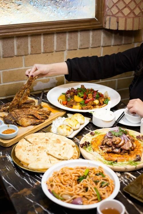 聚会适合什么菜系,人多聚会的简单好吃菜系