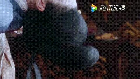 她也翻车了？？明明那么美，却被造型毁到没眼看，她这是怎么了？