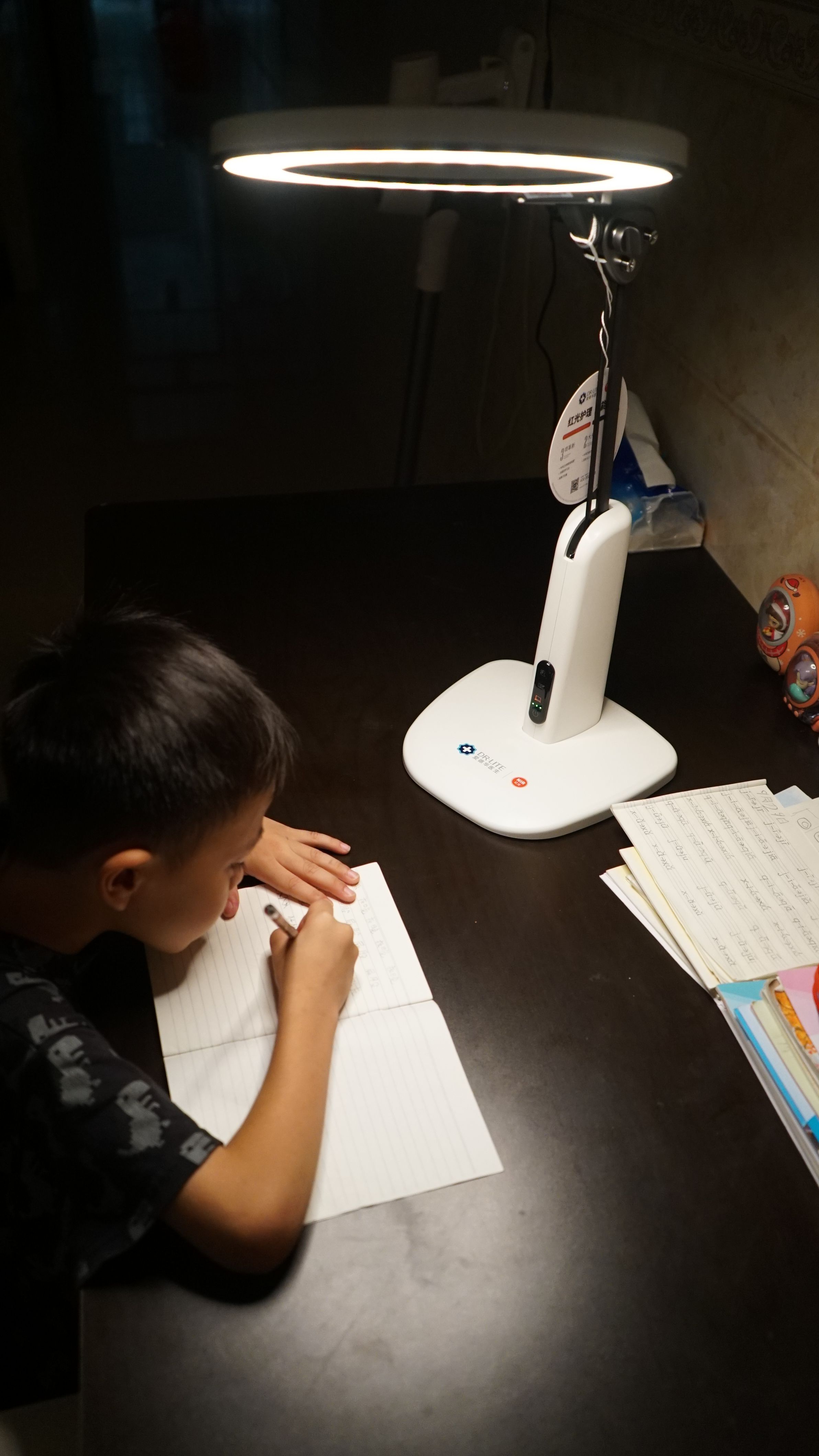有红光护眼，还能提高孩子学习效率？爱德华天使2润眼灯测评