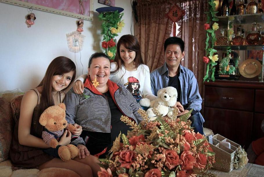 欧洲姑娘嫁中国山东小伙,欧洲姑娘嫁山东小伙培养两个女儿