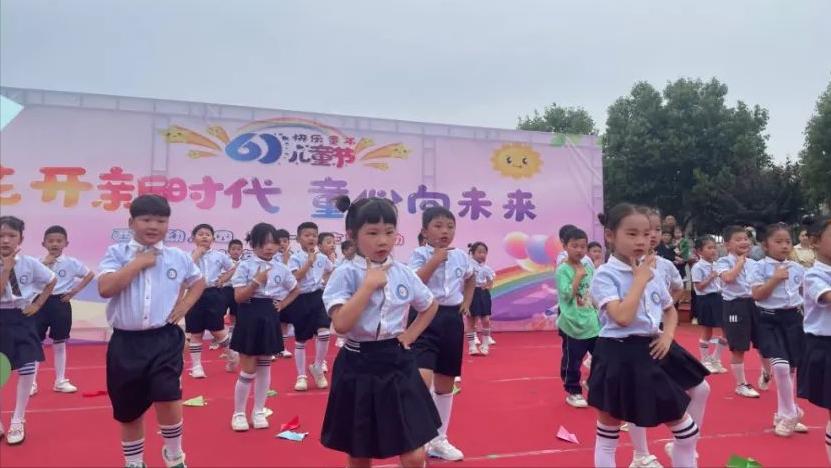 幼儿园庆六一活动报道,花开新时代童心向未来朗诵视频