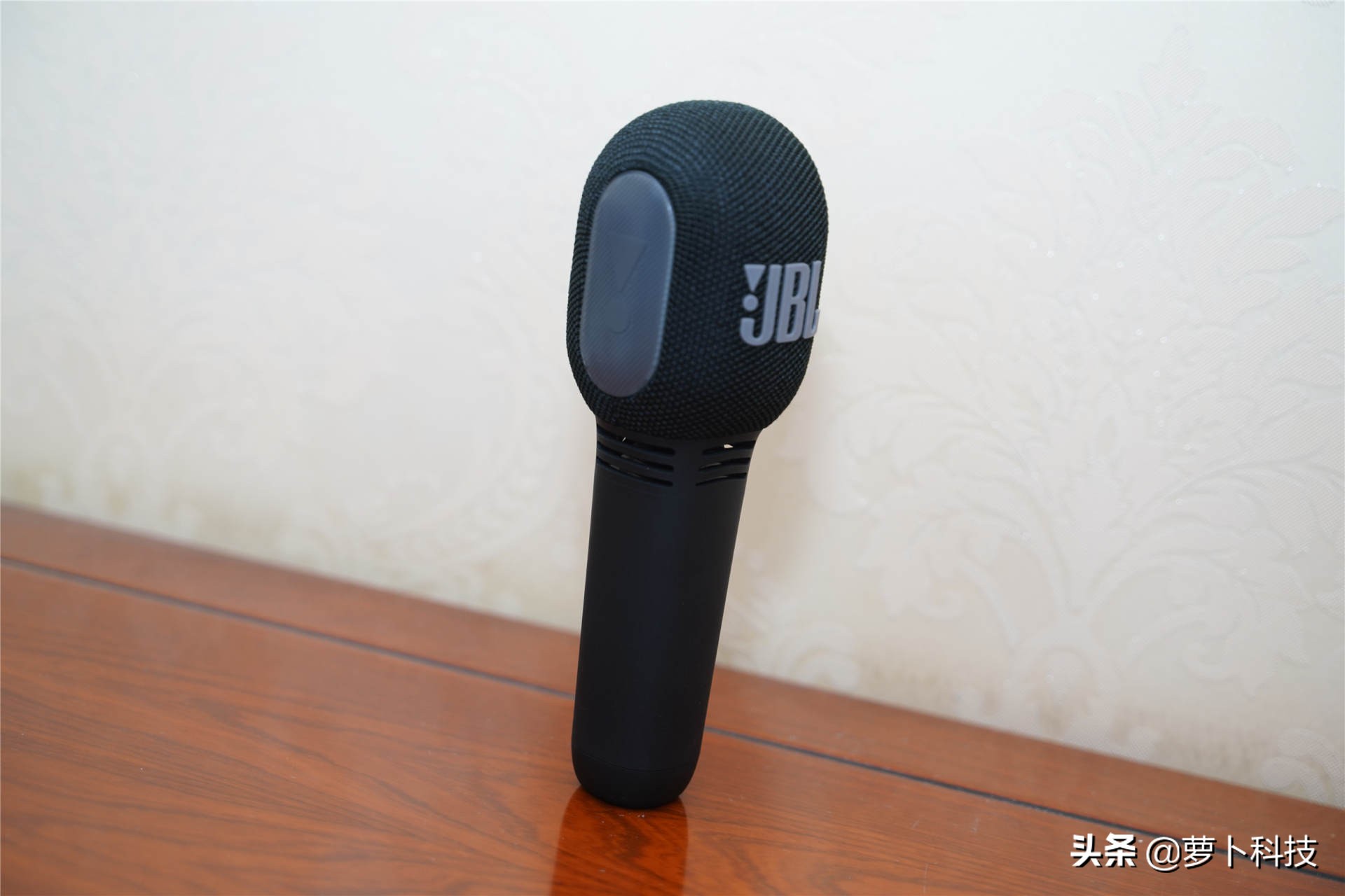 jblkmc300音箱一体麦克风评测,jbl户外k歌音箱双话筒评测