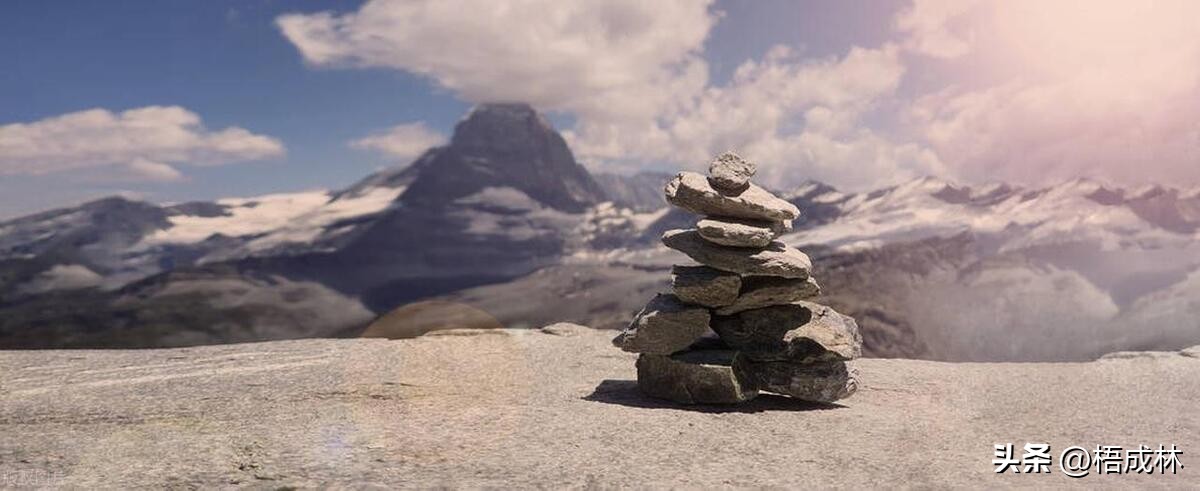 抬头做人低头做事一切会好起来,低头赚钱抬头做人