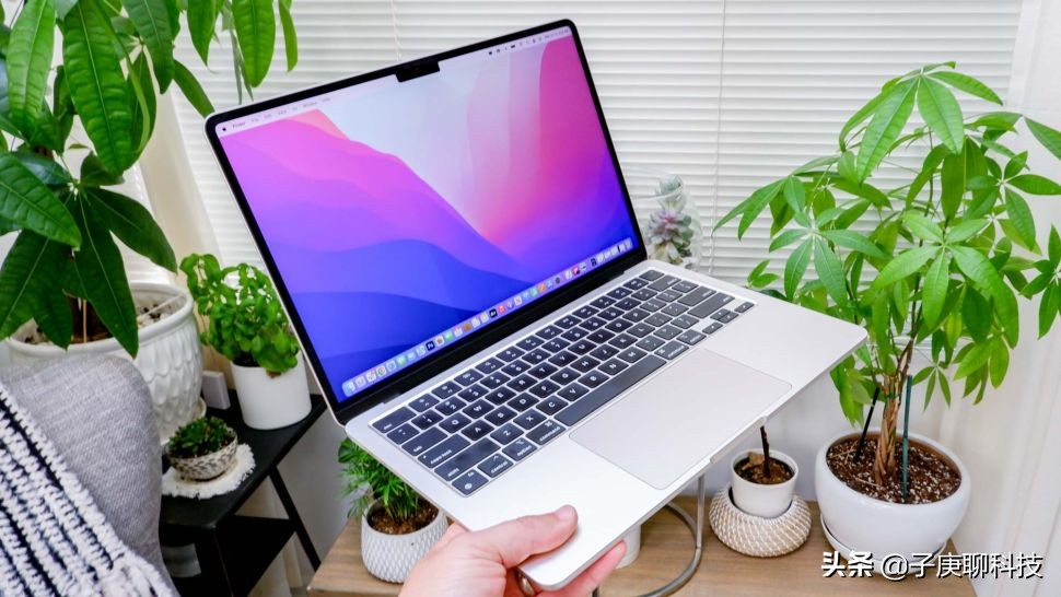 macbookair最新款m2,苹果新款macbookairm2256够用吗