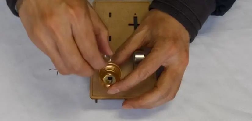 科学小制作发电灯,手工制作磁铁发电节能灯